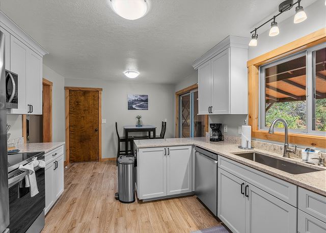 New! Diamond Retreat – Peaceful Bend Hideaway Near Old Mill & Trails 9