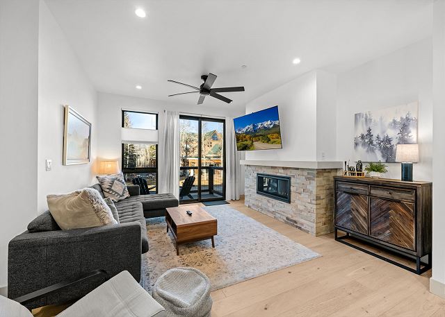 New Listing! Rooftop Haven | Hot Tub, BBQ & Views of Buffalo Mountain 6