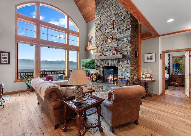 New Listing! Spectacular Retreat | 3 Private Suites | Minutes from Sandpoint