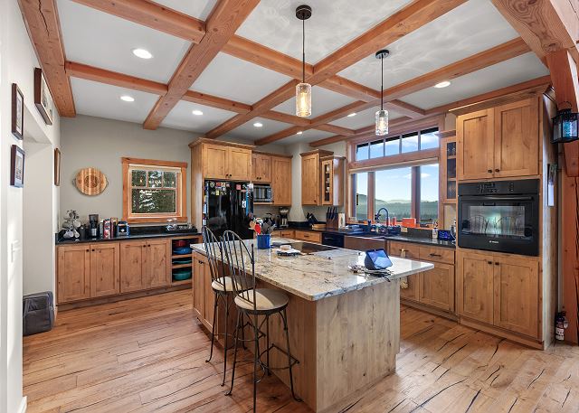 New Listing! Spectacular Retreat | 3 Private Suites | Minutes from Sandpoint 5