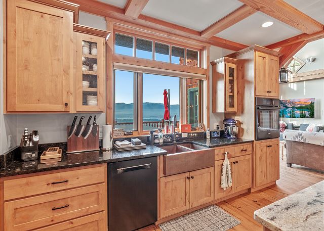 New Listing! Spectacular Retreat | 3 Private Suites | Minutes from Sandpoint 8