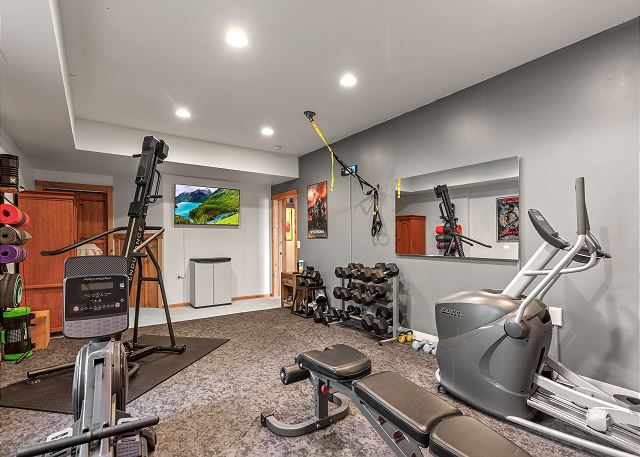 New Listing! Spectacular Retreat | 3 Private Suites | Minutes from Sandpoint 4