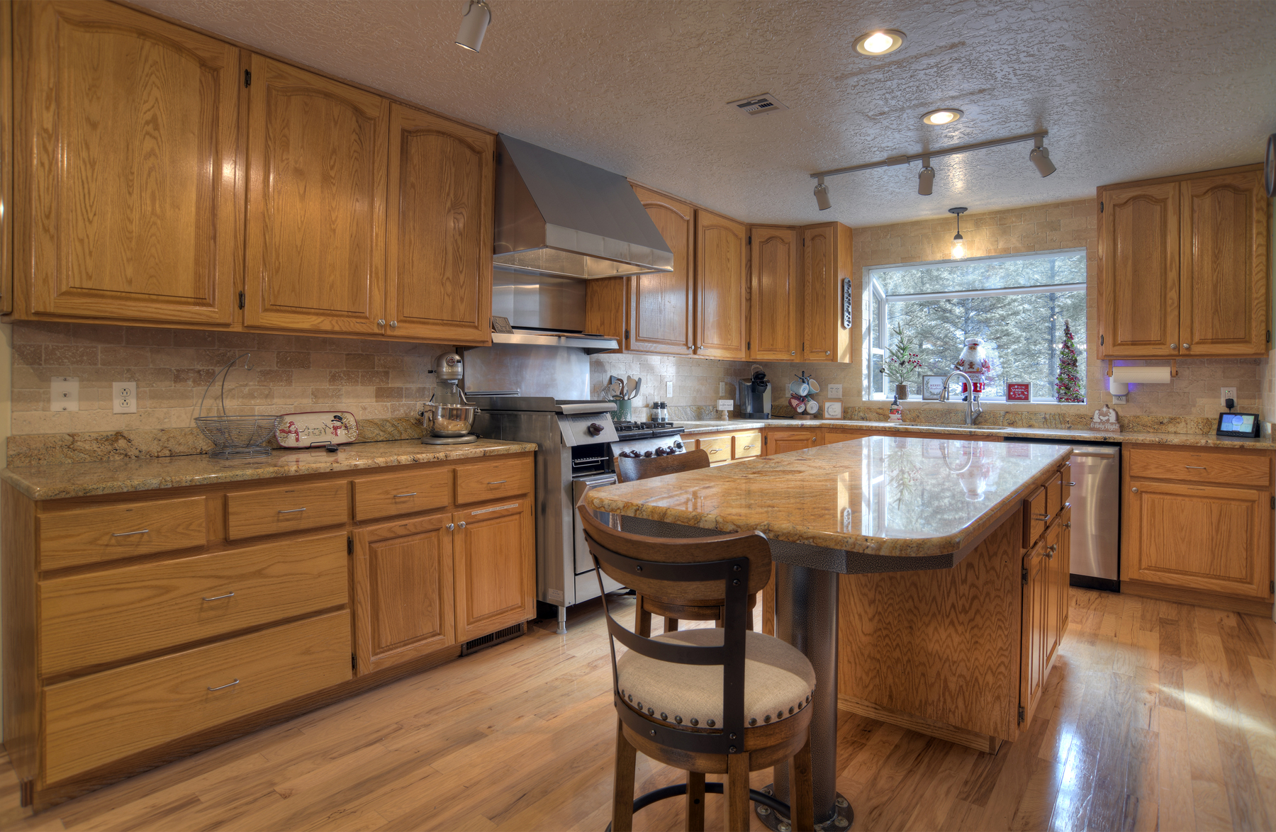Bright kitchen and dining area that keeps everyone connected while cooking.