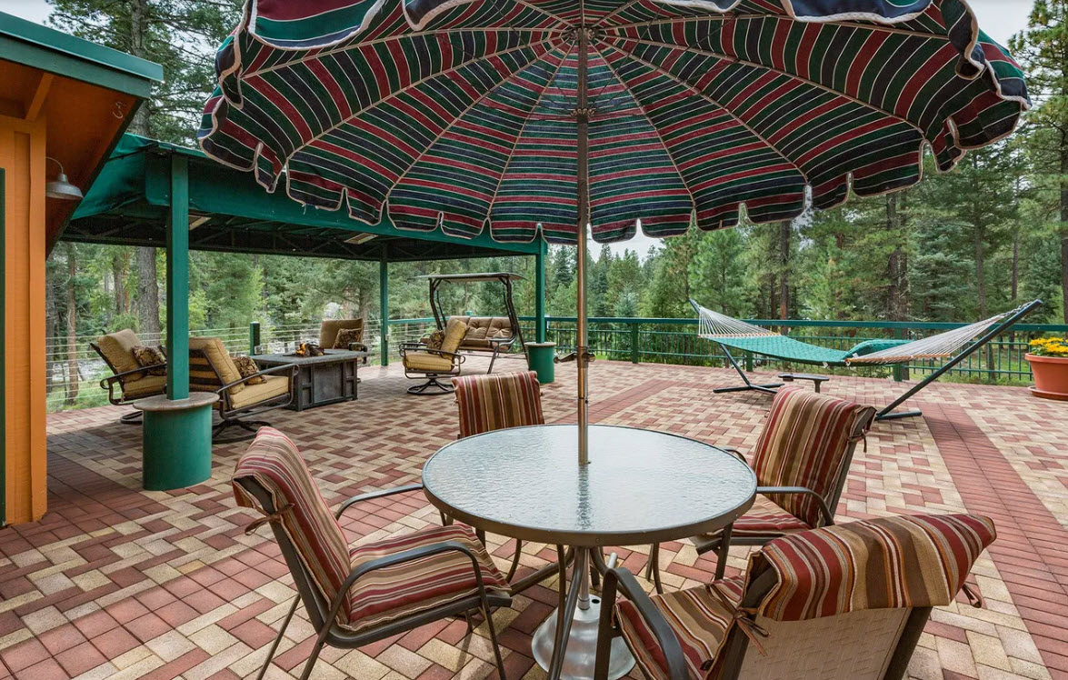 Rooftop deck with plush seating, firepit, and a hammock!