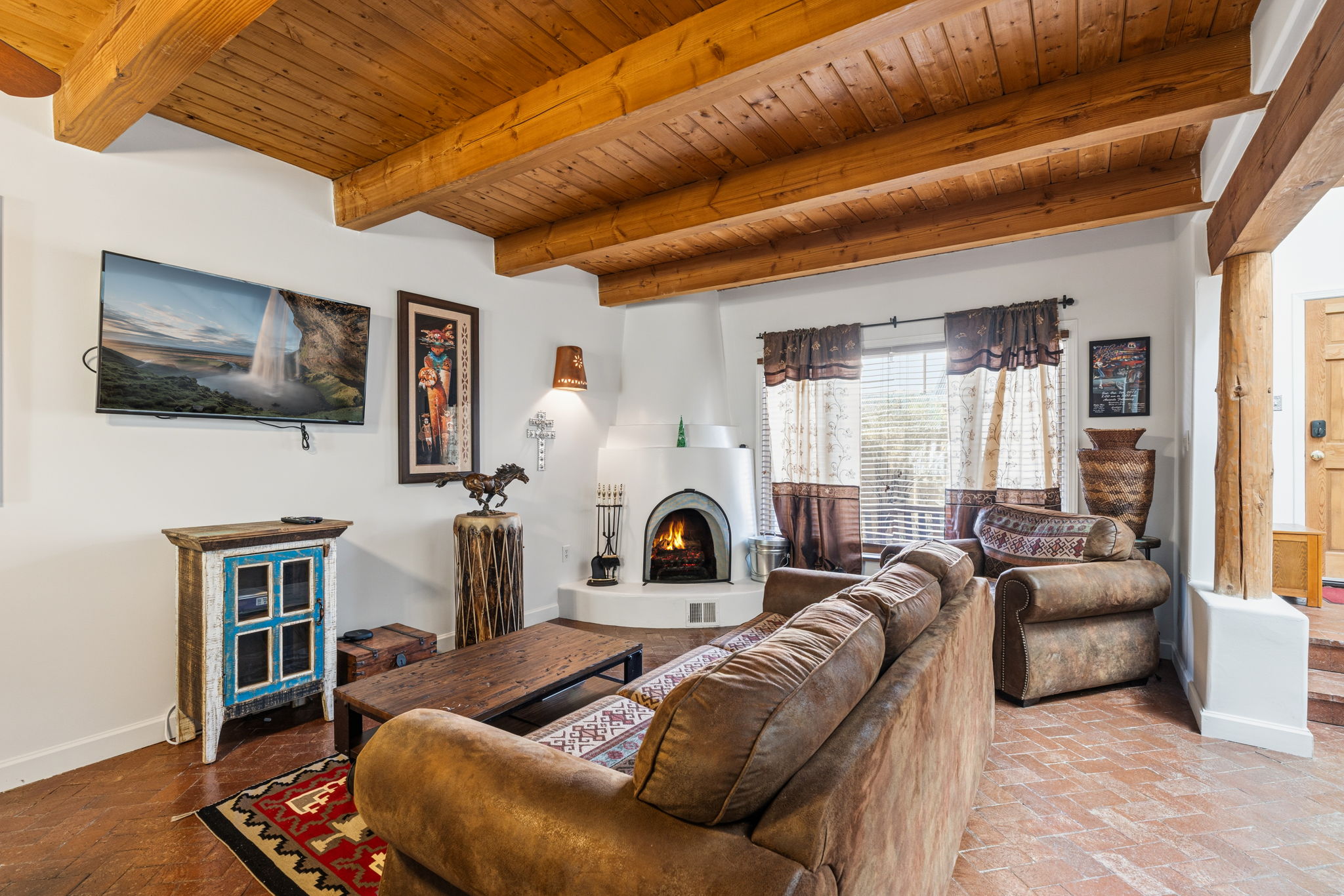 Spacious seating, natural light, and endless comfort- welcome to your retreat.
