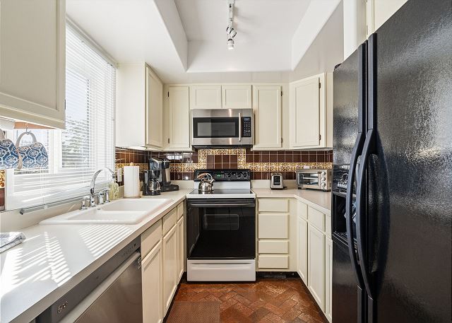 New Listing! Perfect Extended Stay | Balcony | Stroll to Plaza 5