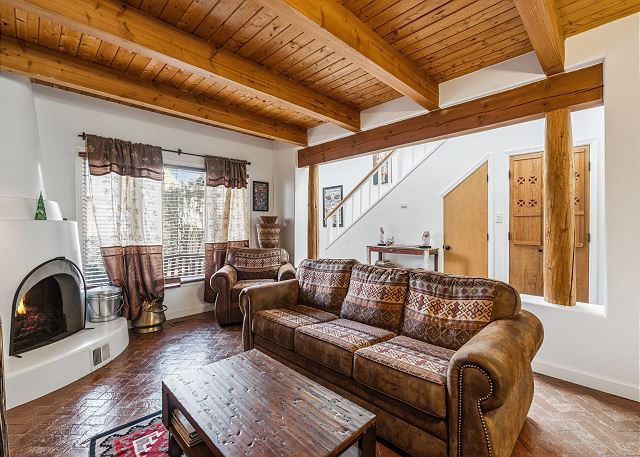 New Listing! Perfect Extended Stay | Balcony | Stroll to Plaza 4