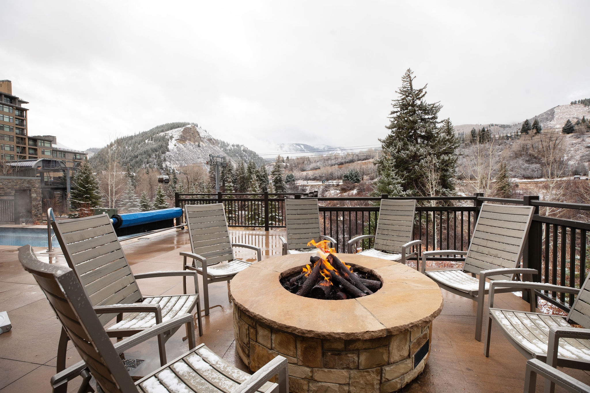Gather around the community fire pit take in stunning views of Beaver Creek''s world-famous ski slopes