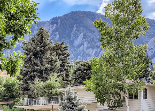 New Listing! Minutes to Pearl St | Boulder Retreat | Amazing Views 5