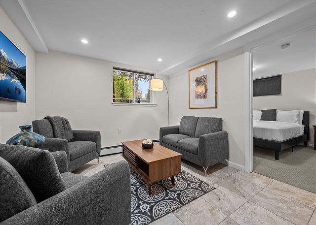 New Listing! Minutes to Pearl St | Boulder Retreat | Amazing Views 7