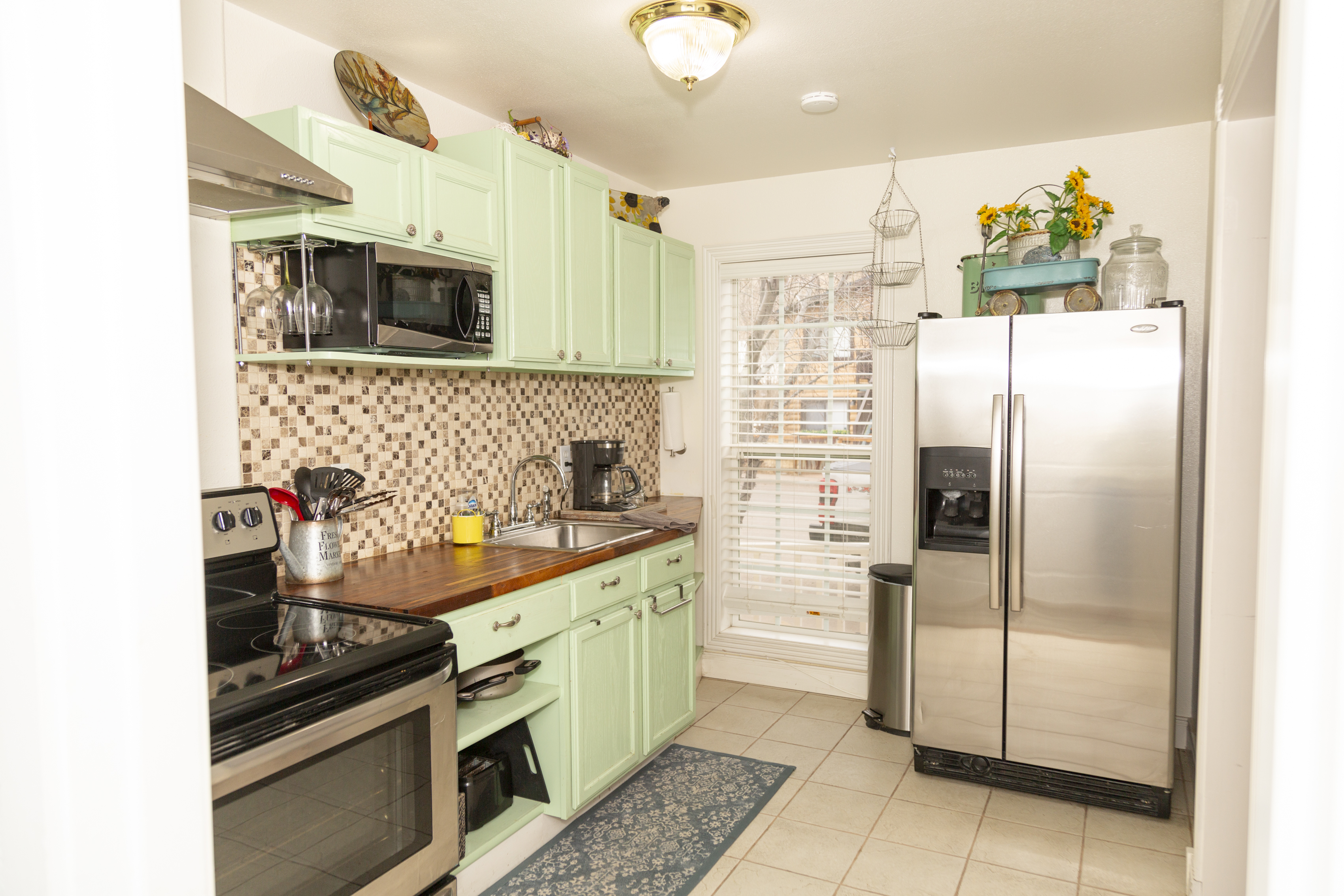Well-appointed kitchen with all the essentials for home-cooked meals.