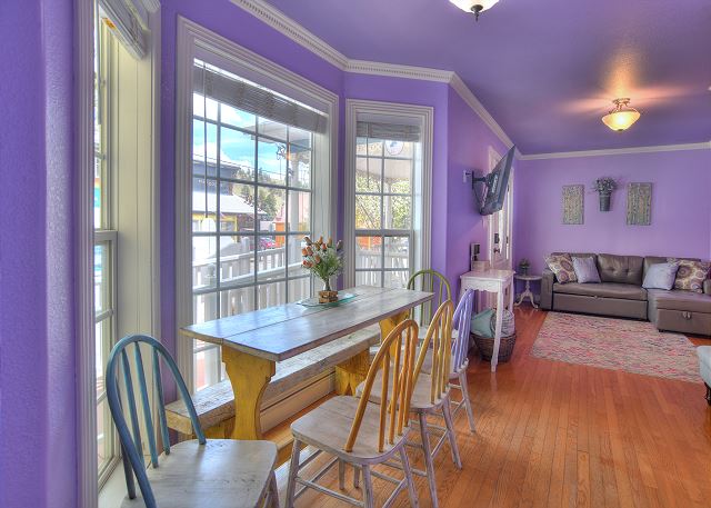 New Listing! The Dusty Rose Inn | Victorian-Style | Main St Stay 10