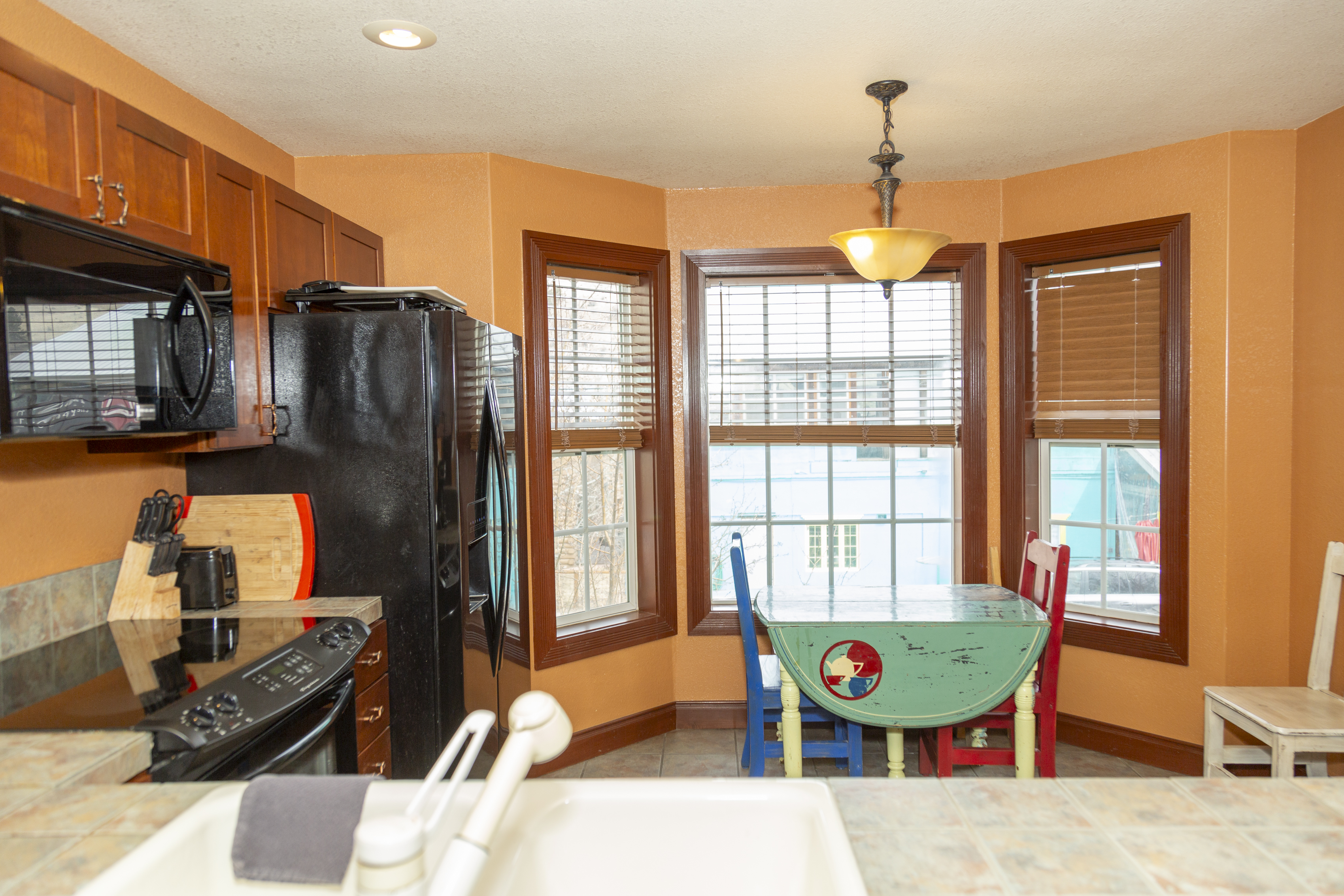 New Listing! The Dusty Rose Inn | Victorian-Style | Main St Stay | Photo 18