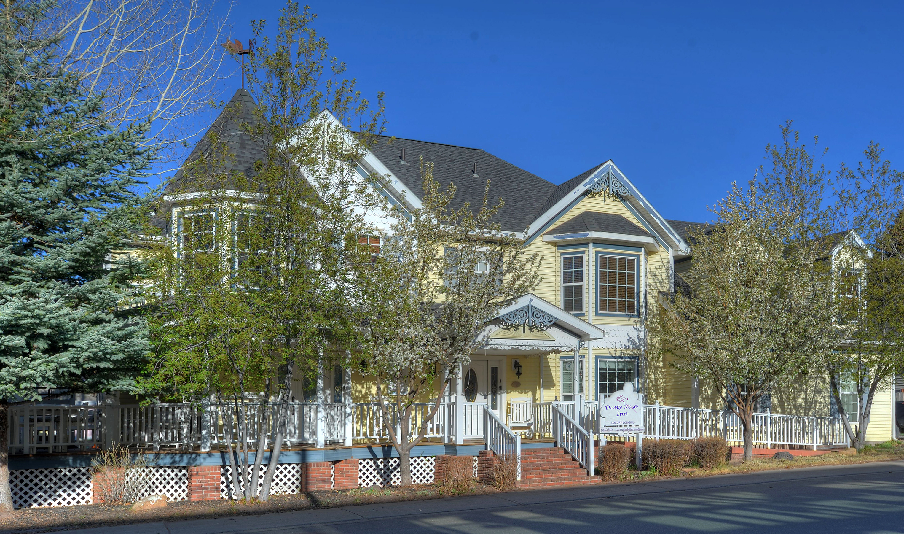 Welcome to the Rose Garden Retreat at the Dusty Rose Inn. 