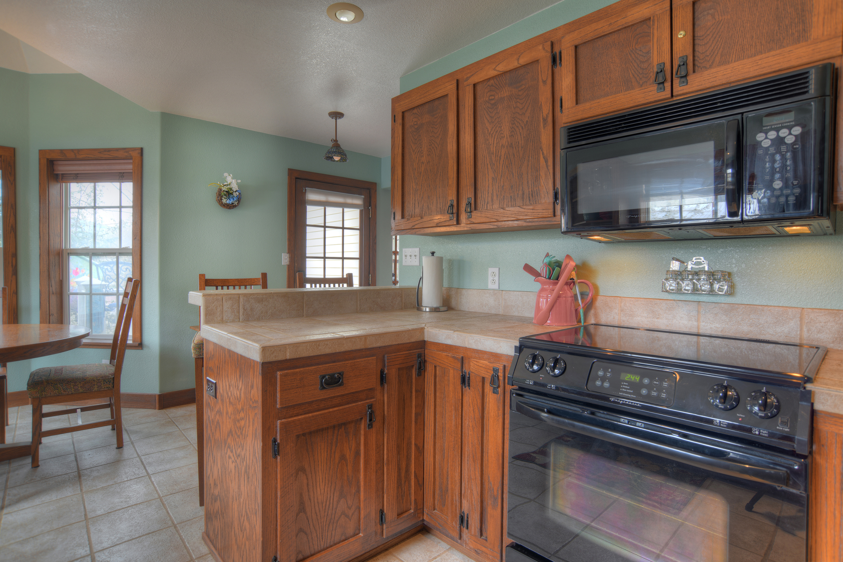 Fully equipped kitchen (no dishwasher).
