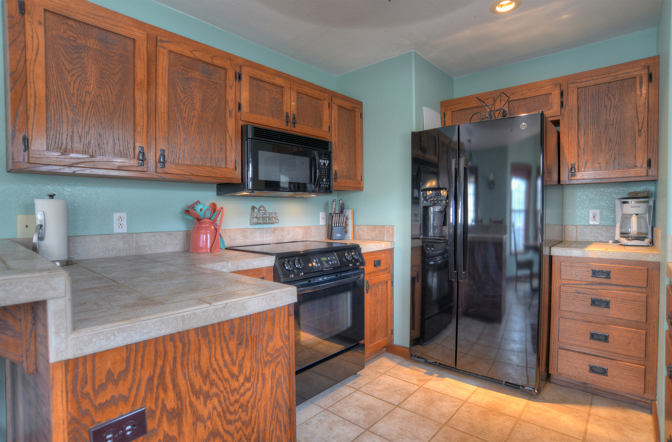 Fully equipped kitchen (no dishwasher).