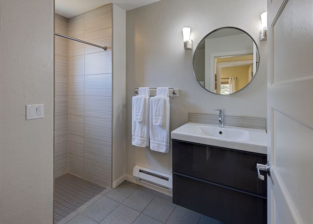 New Listing! The Kayenta | Walkable Downtown Moab Condo 9