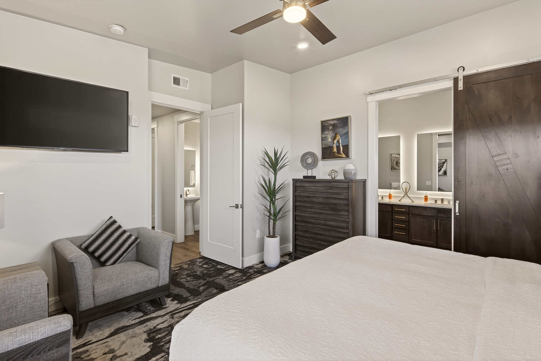 Large primary King Bedroom with Smart TV