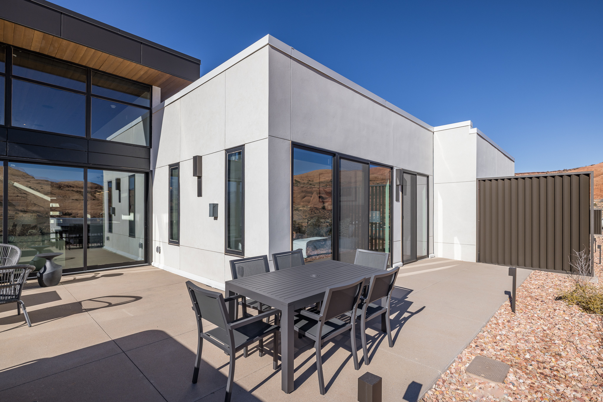 Enjoy a meal outdoors with family and friends! Multiple seating options