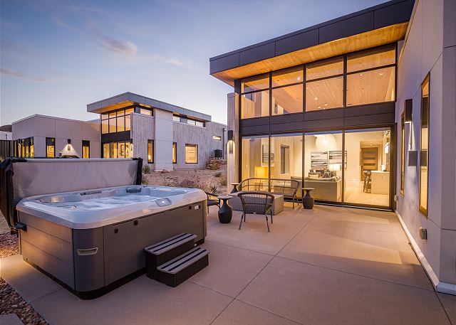 Red Rock Vista | Ultra Luxury | Private Hot Tub 3