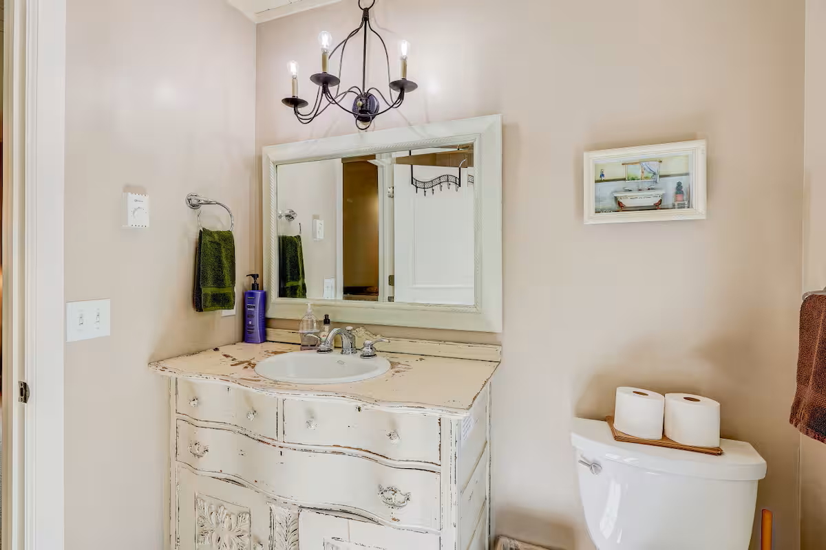 Ensuite bathroom #1 with a tub/shower combo