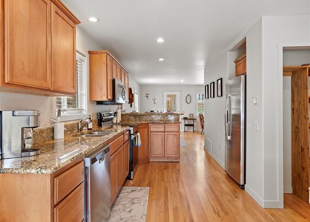 New Listing! Heart of Coeur d’Alene | Pet-Friendly | Yard + Grill 5