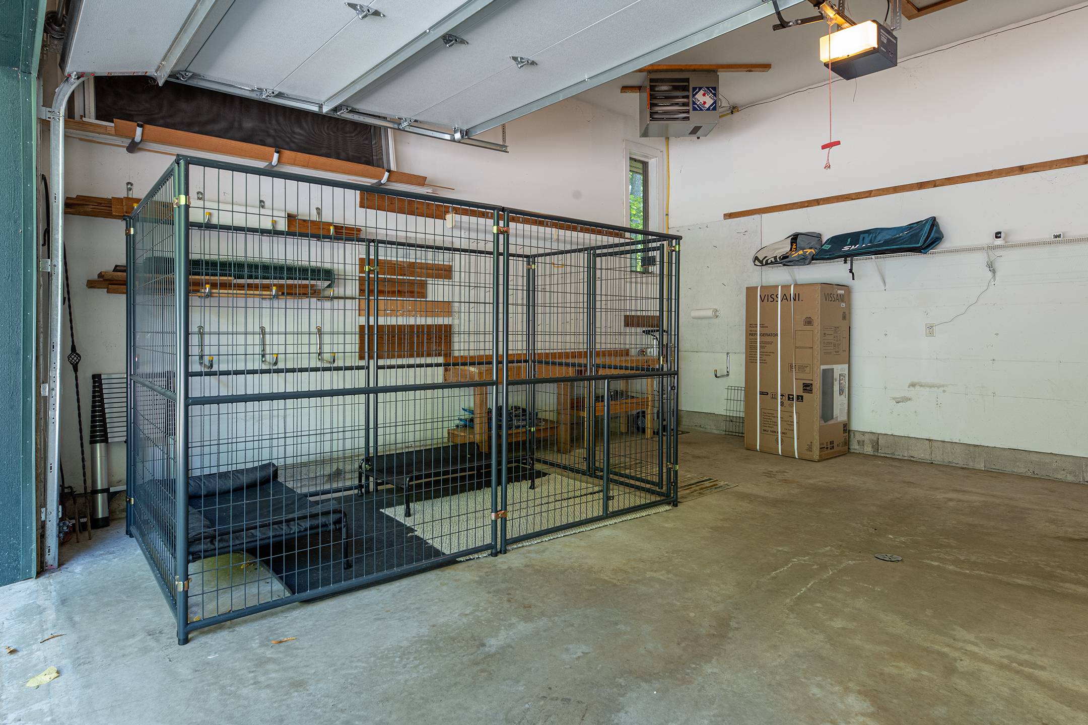 Dog-friendly home with crates available – bring your furry friends along! Up to 2 dogs welcome. Fully fenced front yard for your pets to enjoy.