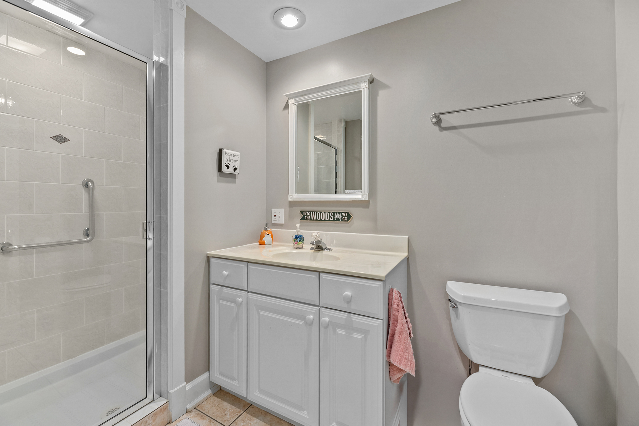 Bathroom with bathtub and shower combination – clean and comfortable accommodations for your group.