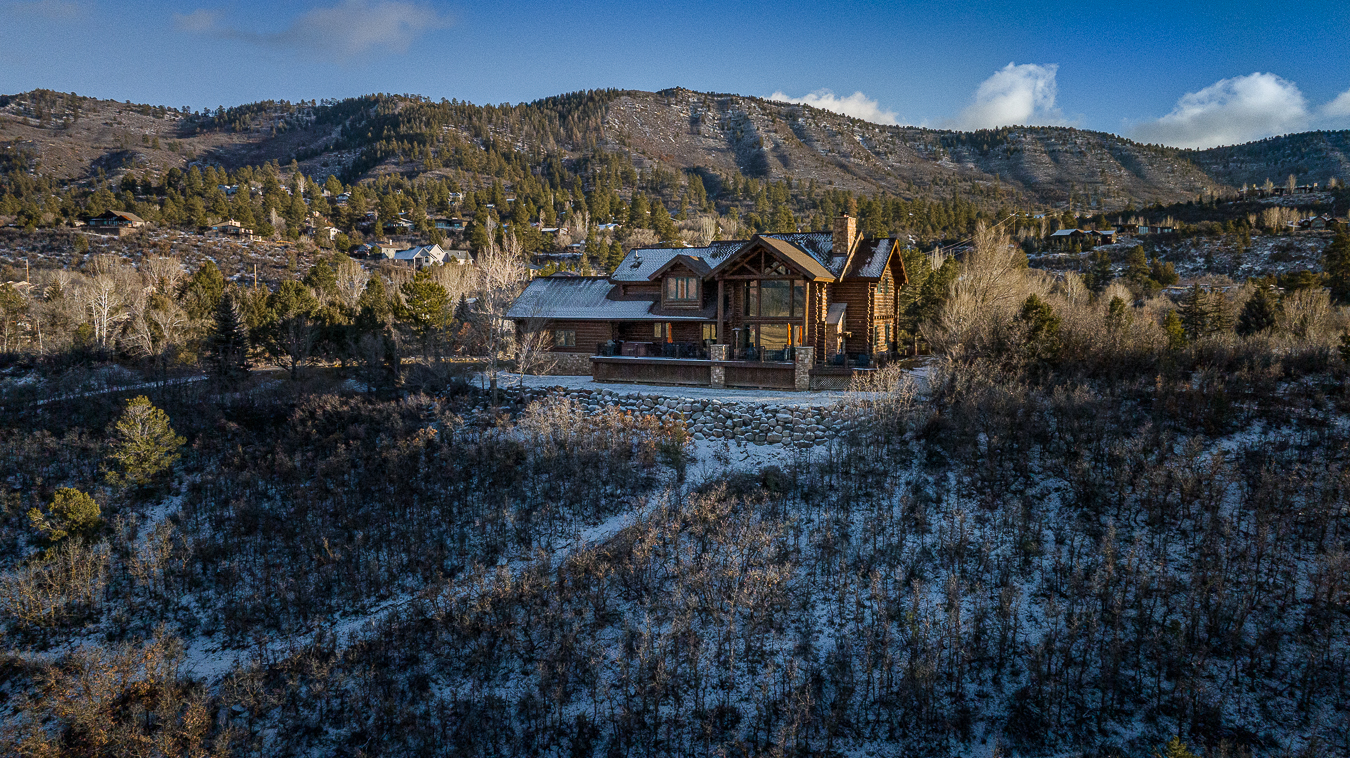 Log Cabin with Amazing deck & views - 3 miles to downtown DGO - Hot Tub/AC | Photo 43