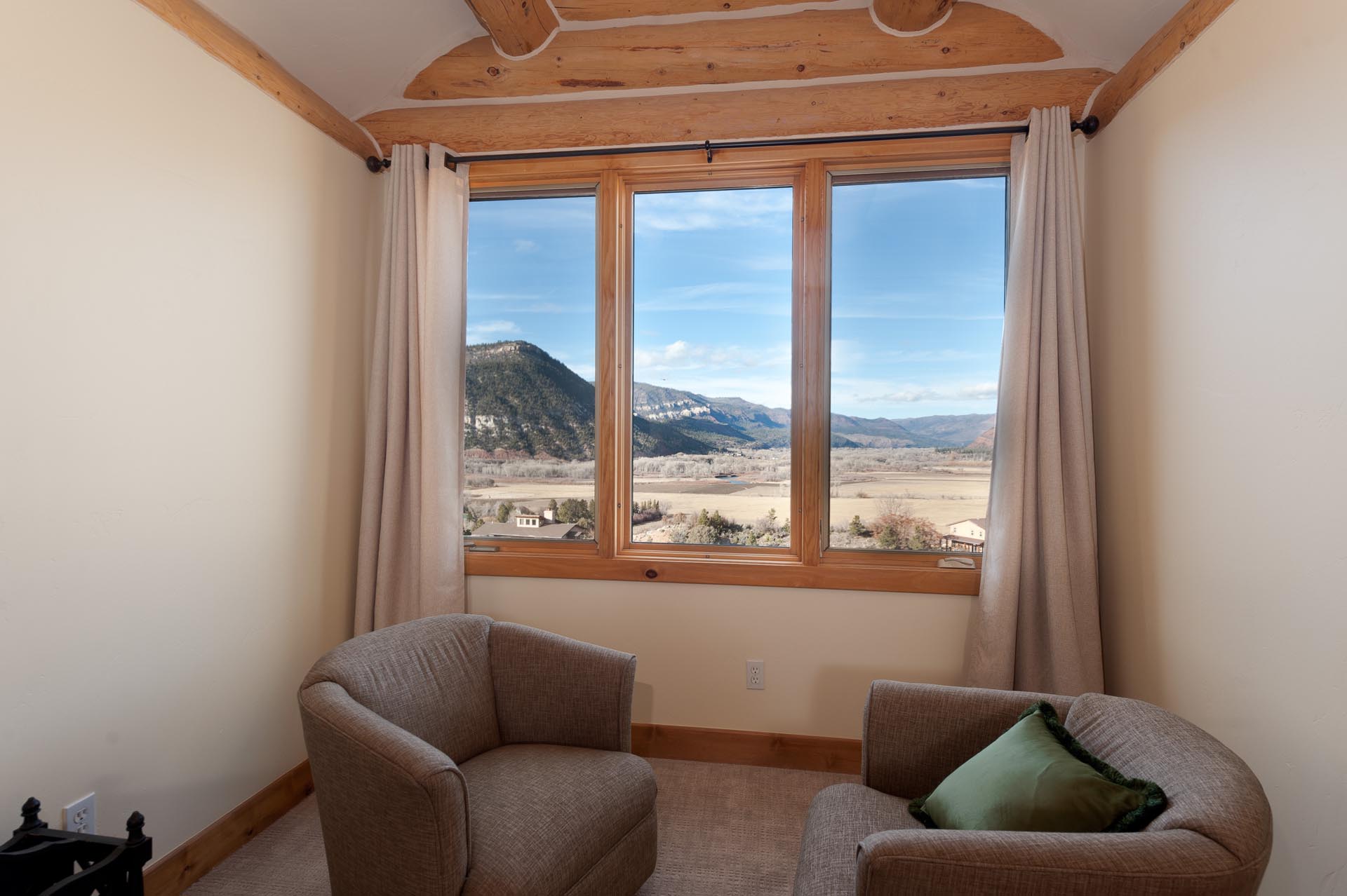 Master Bedroom - Sitting Area with views