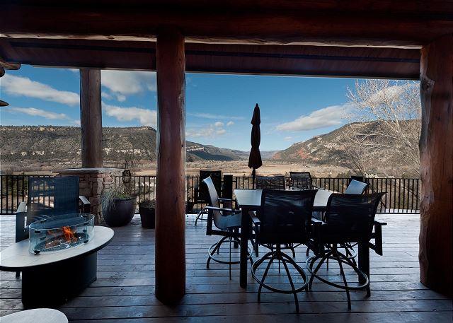 Log Cabin with Amazing deck & views - 3 miles to downtown DGO - Hot Tub/AC 2