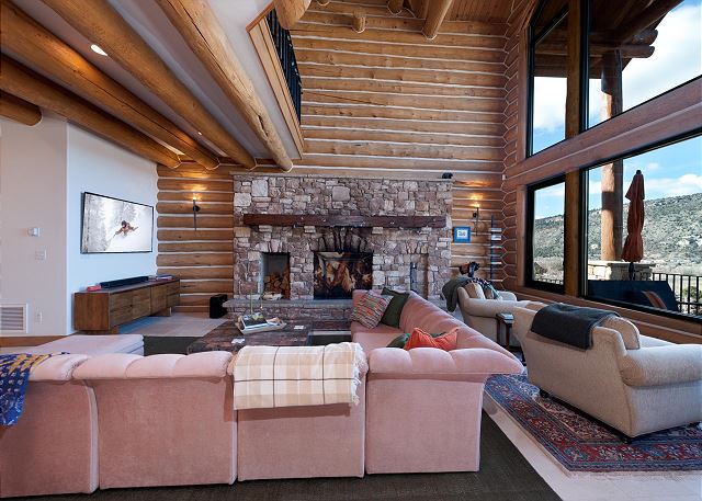 Log Cabin with Amazing deck & views - 3 miles to downtown DGO - Hot Tub/AC 4