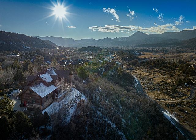 Log Cabin with Amazing deck & views - 3 miles to downtown DGO - Hot Tub/AC 6