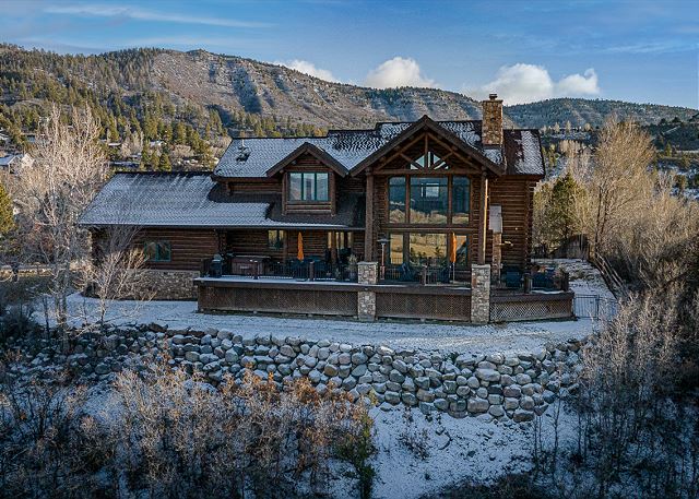 Log Cabin with Amazing deck & views - 3 miles to downtown DGO - Hot Tub/AC