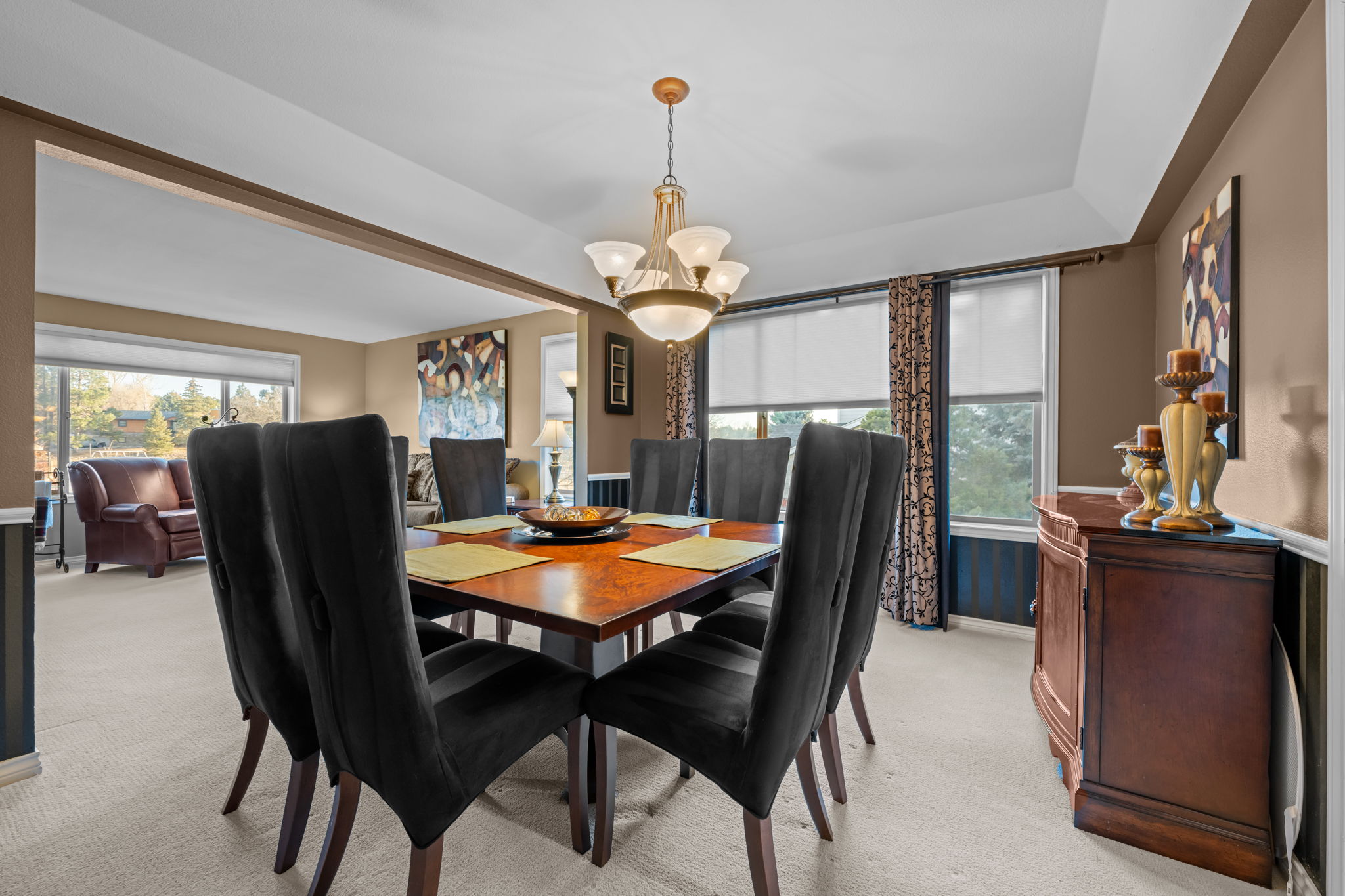 Inviting dining area with seating for the whole family—great for shared meals and game nights.In-home washer and dryer for added convenience during longer stays.