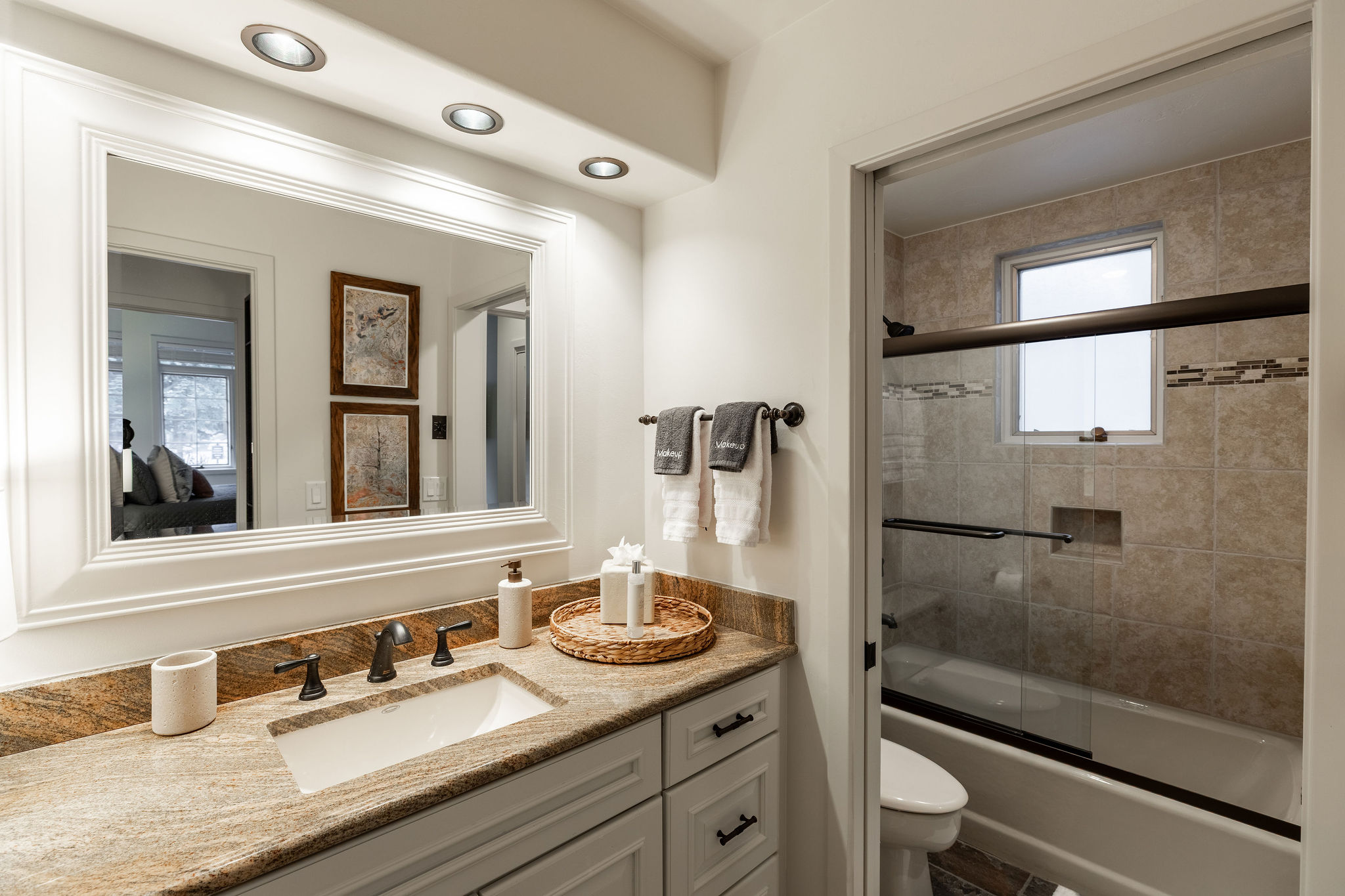 Ensuite bathroom #3 with a tub/shower combo