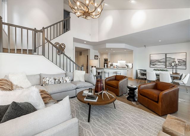 New Listing! Arrowhead 10th Fairway Golf & Ski Condo | Walk to Lift 3