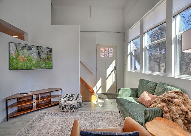 Brand New Fully Remodeled Cabin - 10 Minutes to DGO - AC/EV Charger