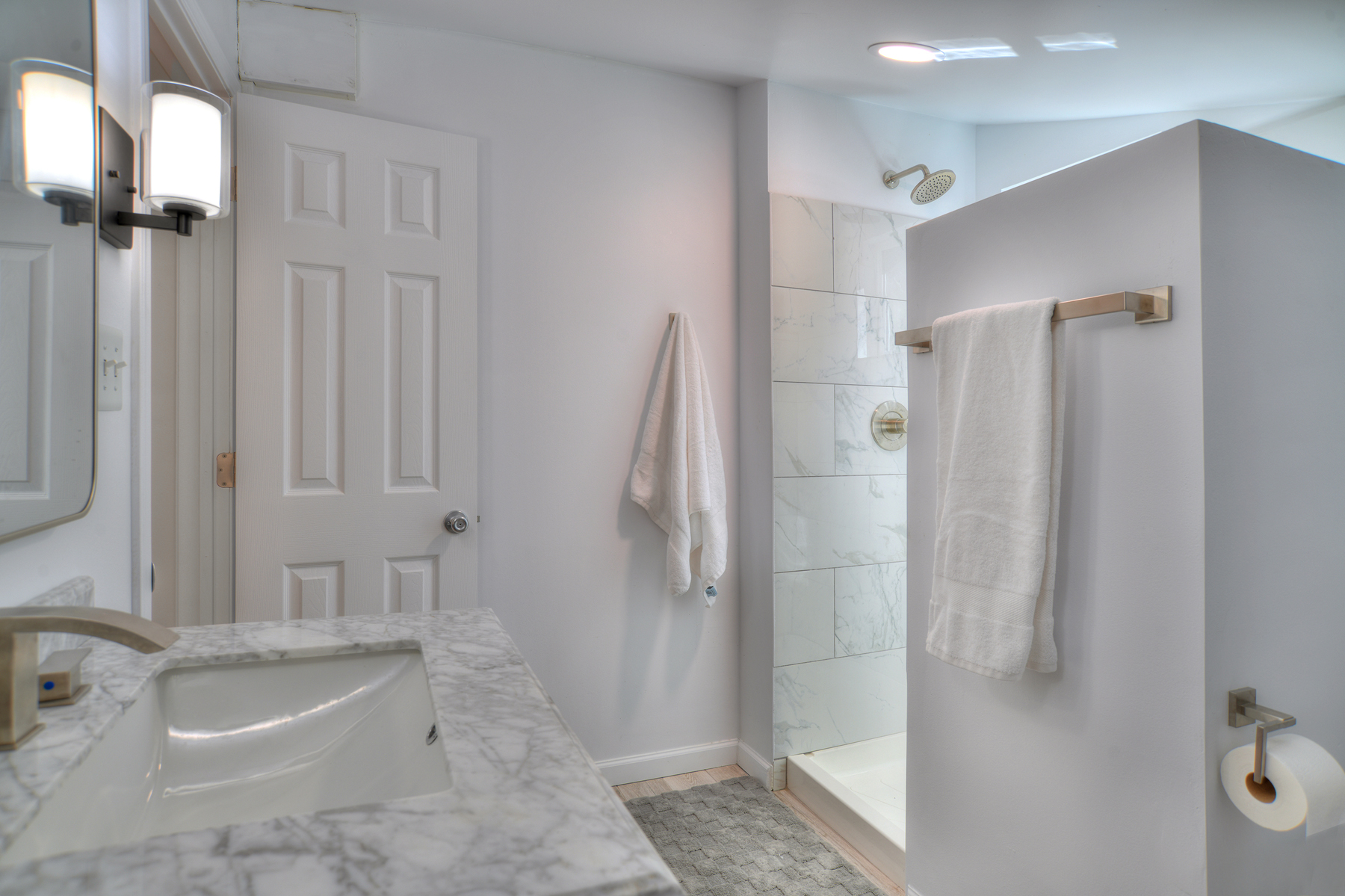 Master Bathroom (attached to Master Bedroom)