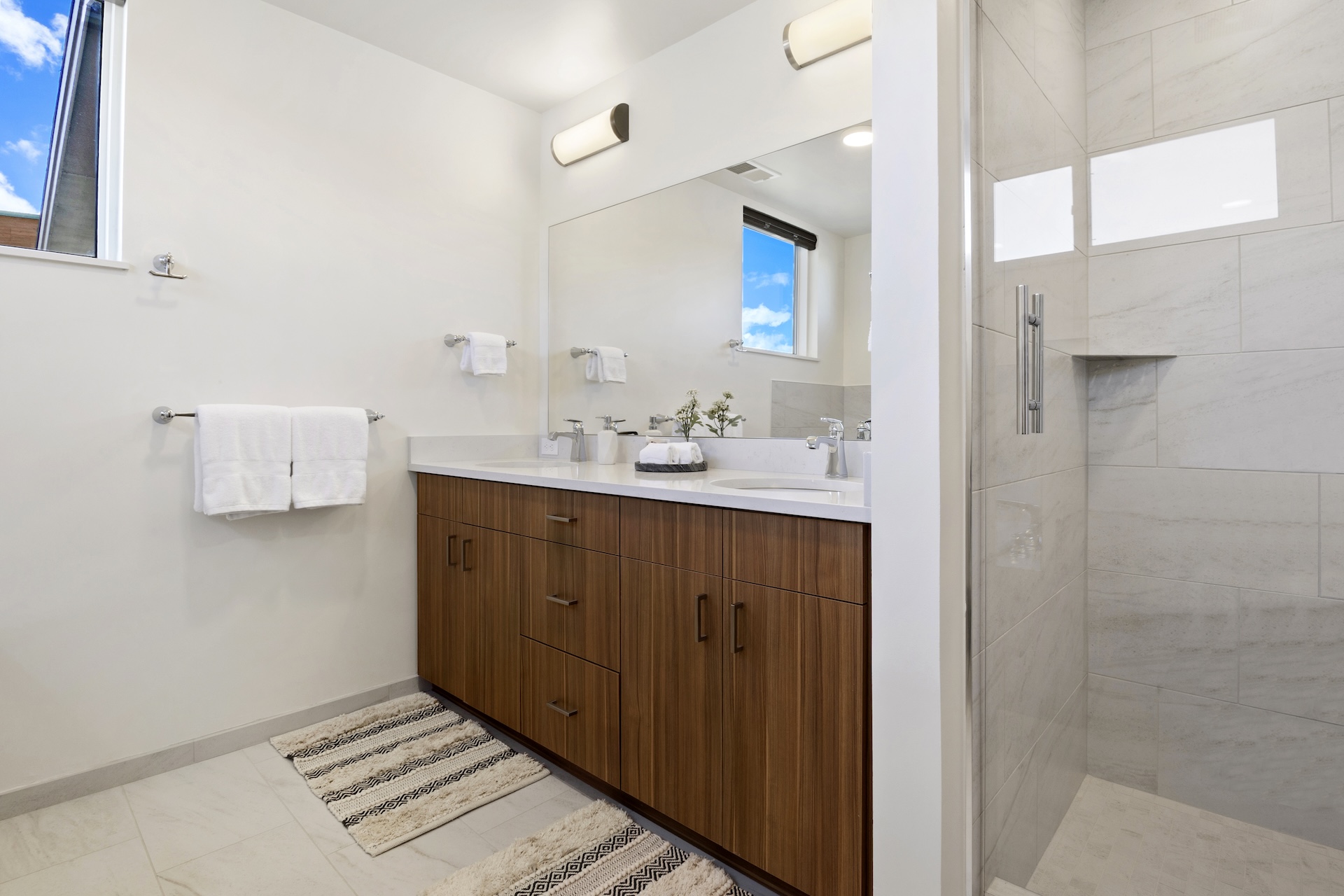 Ensuite bathroom to King Bedroom with walk-in shower and soaking tub