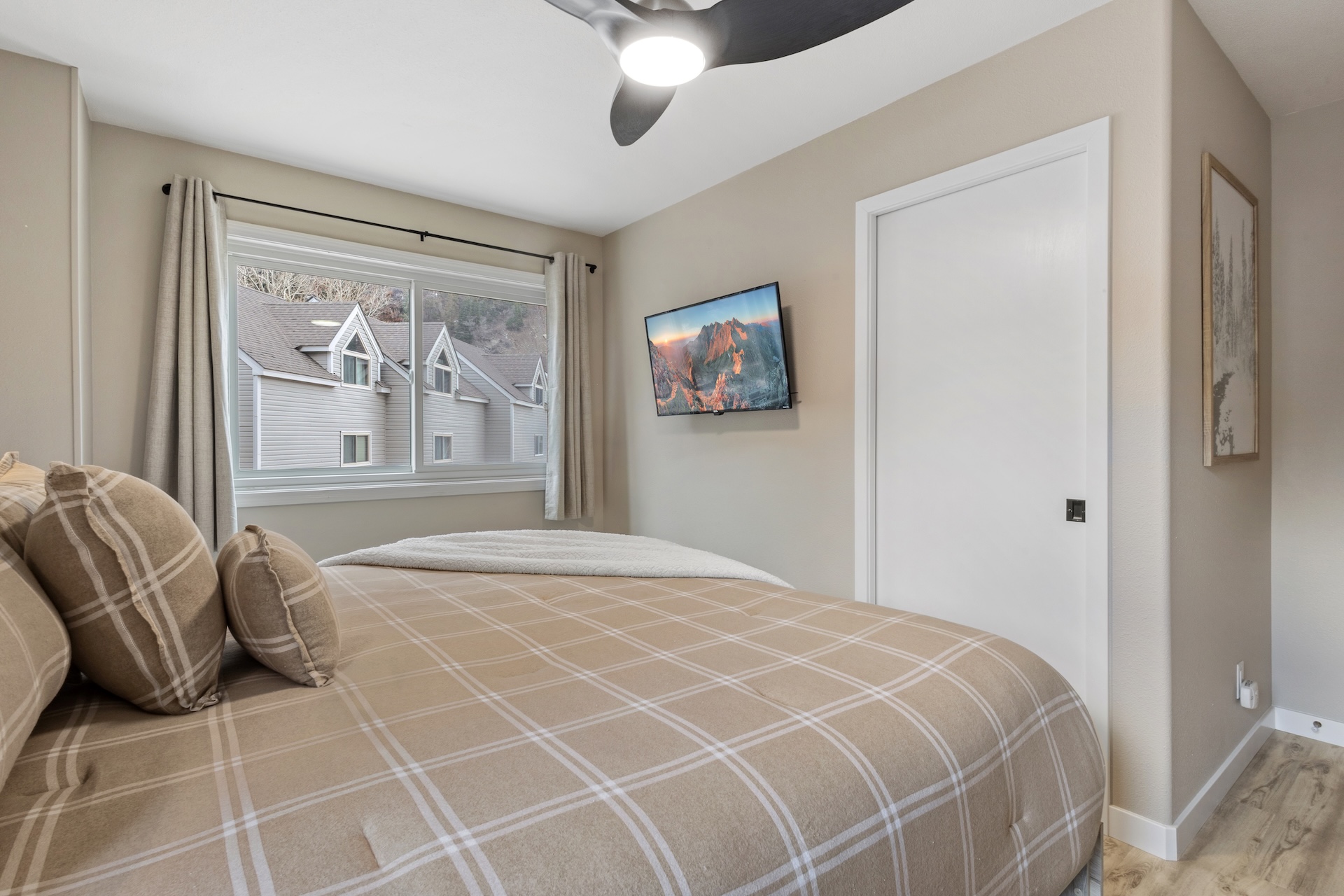 Your private retreat—king bed, soft linens, and a Smart TV for laid-back evenings.
