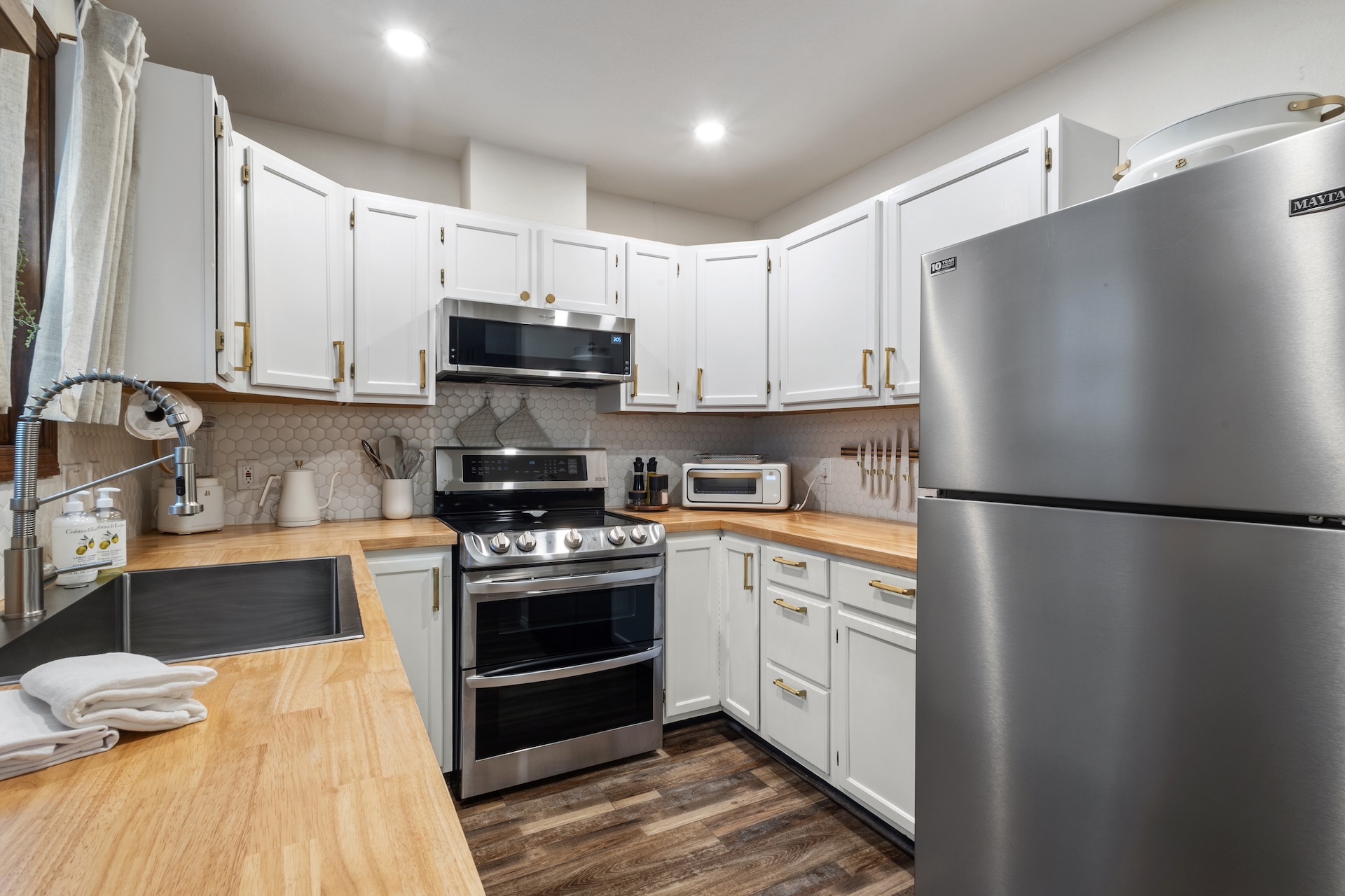 Fully equipped and ready for your next feast—just bring the ingredients! 
