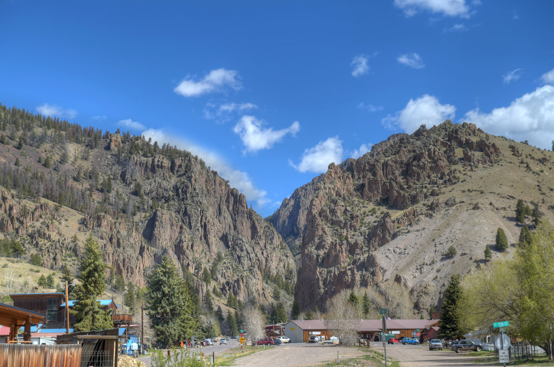Enjoy Creede Cliffs from Cobbler''s Claim