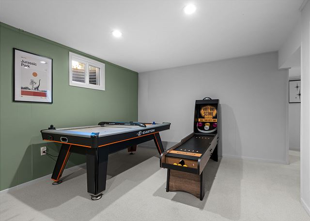 New! Highline Haus | Walk to Shows | Billiards, Hot tub, Theater
