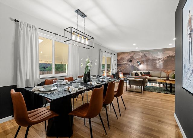 New! Highline Haus | Walk to Shows | Billiards, Hot tub, Theater 2
