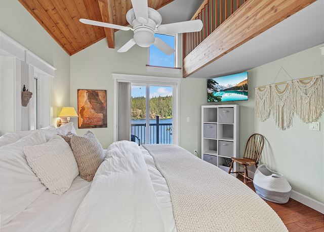 New Listing! Lakefront | Spacious Deck | Private Dock | Hot Tub | Tram 4