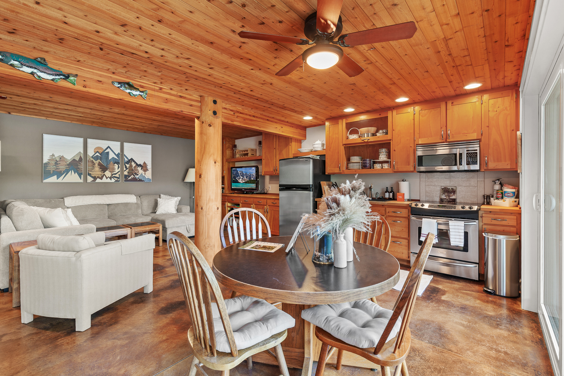 New Listing! Lakefront | Spacious Deck | Private Dock | Hot Tub | Tram | Photo 5