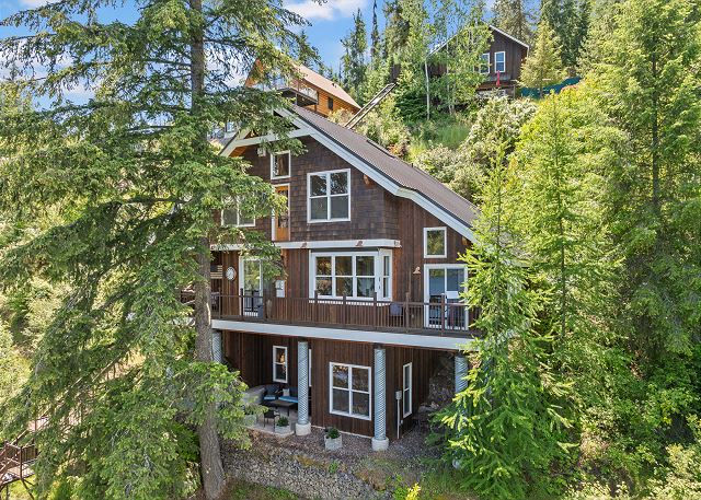 New Listing! Lakefront | Spacious Deck | Private Dock | Hot Tub | Tram 6