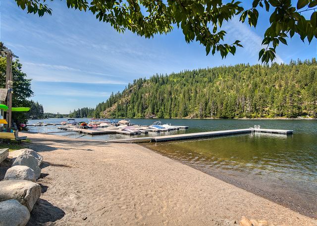 New Listing! Resort Lake Condo | Prime Location | Fire Pit 2