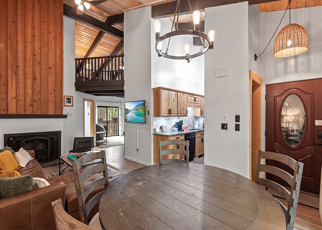 New Listing! Resort Lake Condo | Prime Location | Fire Pit 10